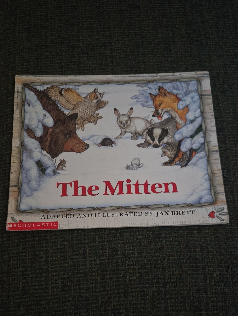 Lot of 7 Jan Brett Books - Picture 5 of 5